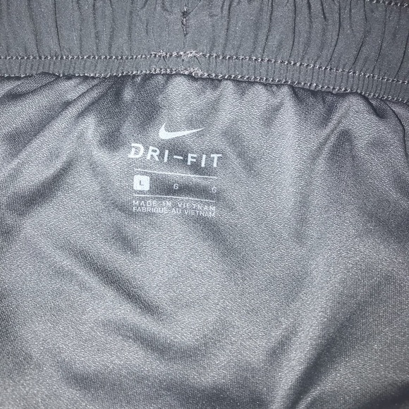 Nike Dri-Fit shorts - Picture 3 of 4